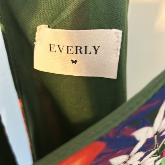 Everly Tropical Romper. Small. - Picture 3 of 3